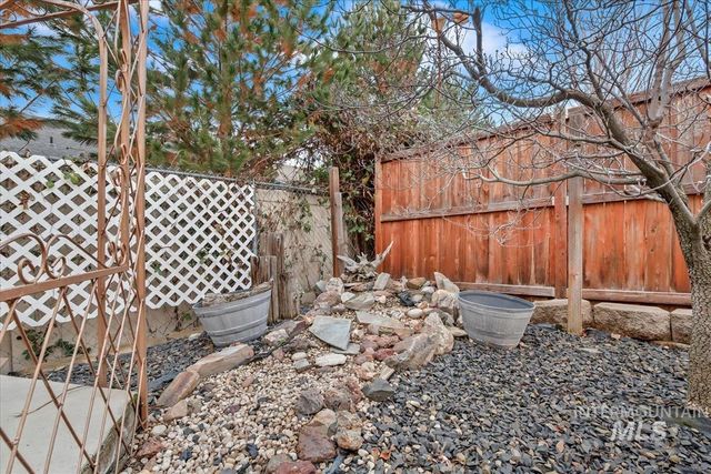 2308 E Chimere Dr, Meridian, ID 83646