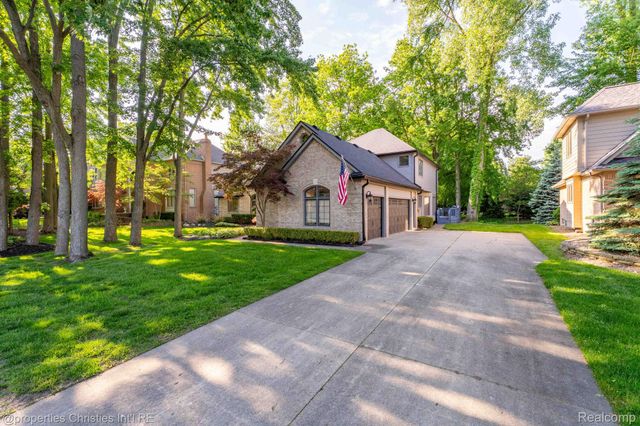 14281 Bournemuth Drive, Shelby Charter Township, MI 48315