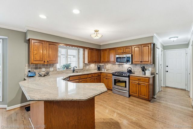 14281 Bournemuth Drive, Shelby Charter Township, MI 48315