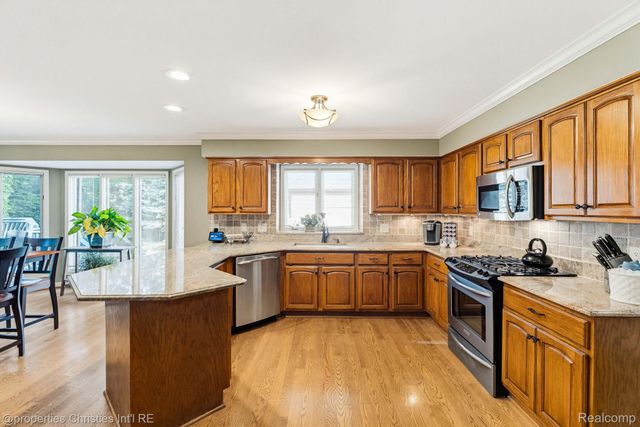 14281 Bournemuth Drive, Shelby Charter Township, MI 48315