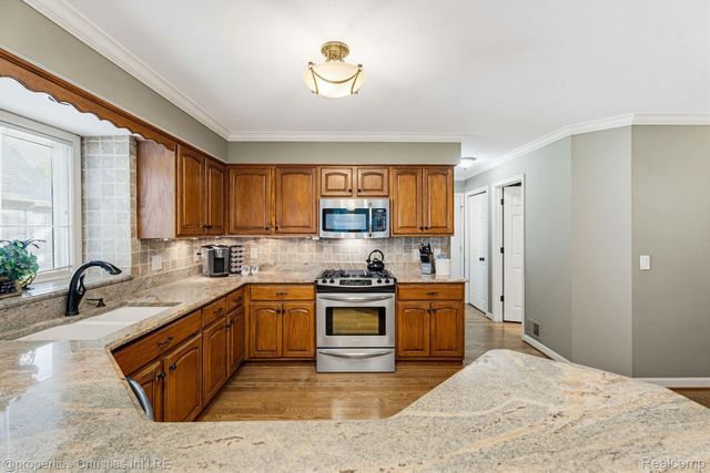 14281 Bournemuth Drive, Shelby Charter Township, MI 48315