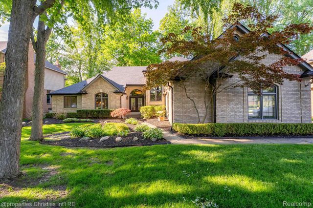 14281 Bournemuth Drive, Shelby Charter Township, MI 48315