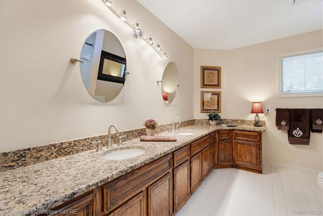 14281 Bournemuth Drive, Shelby Charter Township, MI 48315