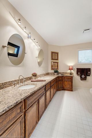 14281 Bournemuth Drive, Shelby Charter Township, MI 48315