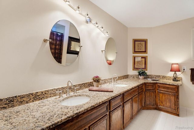 14281 Bournemuth Drive, Shelby Charter Township, MI 48315