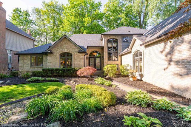14281 Bournemuth Drive, Shelby Charter Township, MI 48315