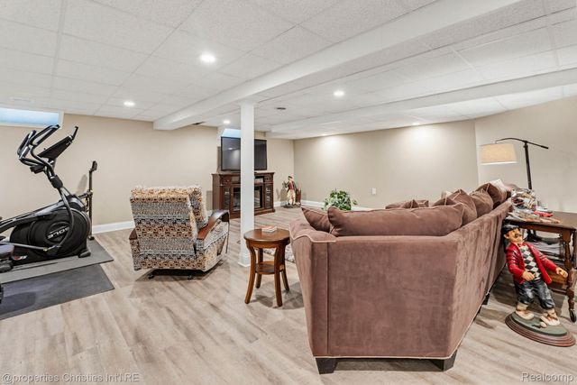14281 Bournemuth Drive, Shelby Charter Township, MI 48315