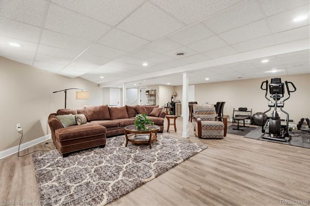 14281 Bournemuth Drive, Shelby Charter Township, MI 48315