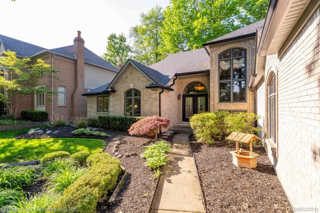 14281 Bournemuth Drive, Shelby Charter Township, MI 48315