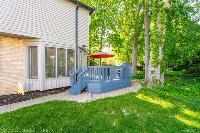14281 Bournemuth Drive, Shelby Charter Township, MI 48315