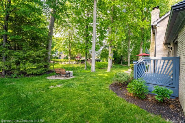 14281 Bournemuth Drive, Shelby Charter Township, MI 48315