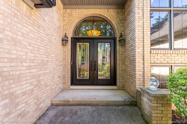 14281 Bournemuth Drive, Shelby Charter Township, MI 48315