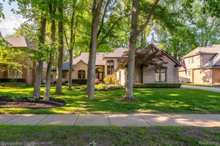 14281 Bournemuth Drive, Shelby Charter Township, MI 48315