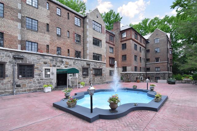 915 Wynnewood Road A3, Pelham, NY 10803