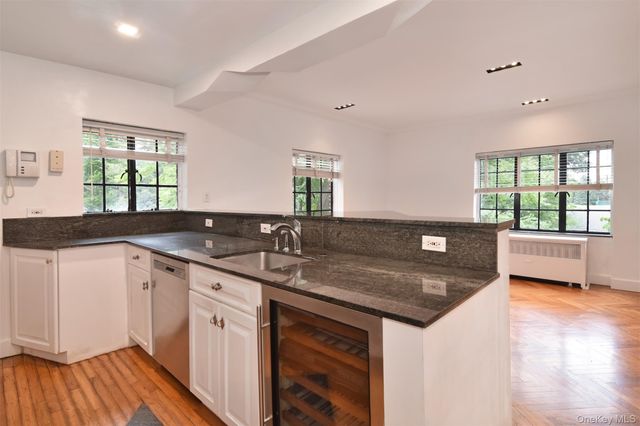 915 Wynnewood Road A3, Pelham, NY 10803