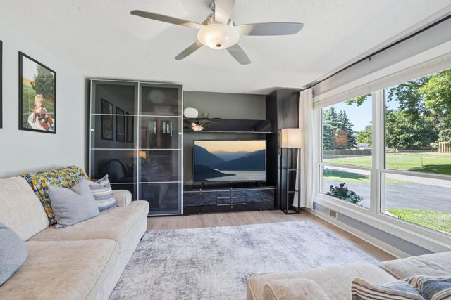 7686 Ivystone Avenue S, Cottage Grove, MN 55016