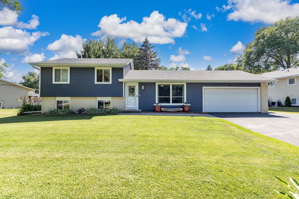 7686 Ivystone Avenue S, Cottage Grove, MN 55016