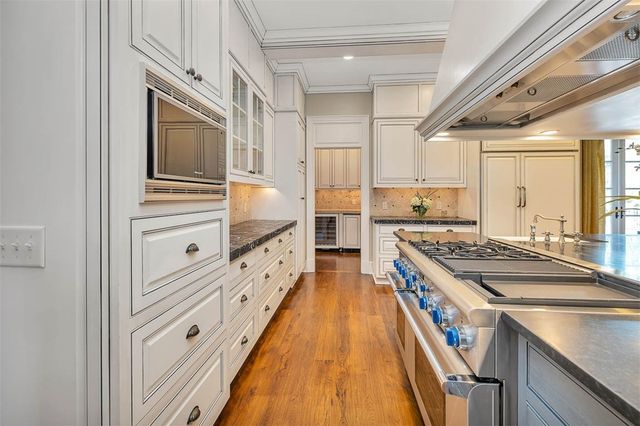 117 Hawkins Island Circle, St Simons Island, GA 31522