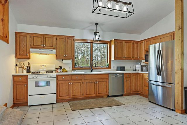 7512 336th AVENUE, Burlington, WI 53105