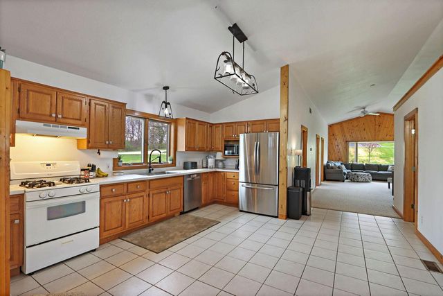 7512 336th AVENUE, Burlington, WI 53105