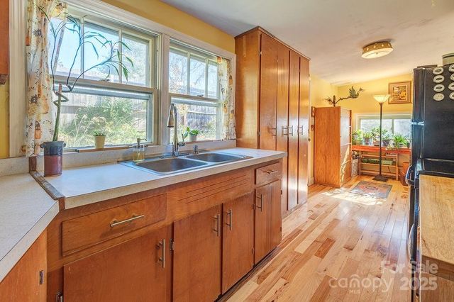 32 Merion Drive, Asheville, NC 28806