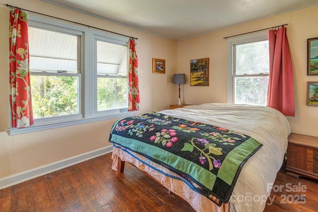 32 Merion Drive, Asheville, NC 28806