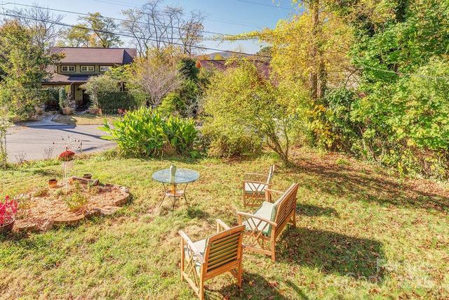 32 Merion Drive, Asheville, NC 28806