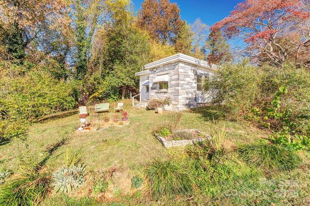 32 Merion Drive, Asheville, NC 28806