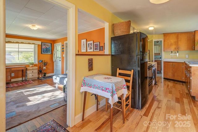 32 Merion Drive, Asheville, NC 28806