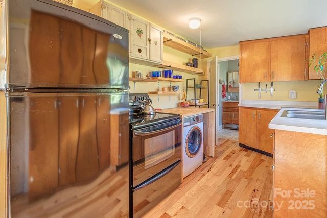 32 Merion Drive, Asheville, NC 28806