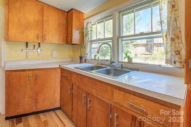 32 Merion Drive, Asheville, NC 28806