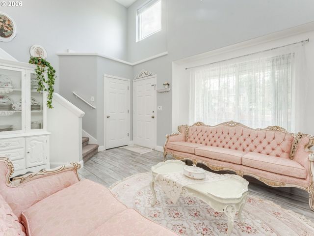 3200 Se HAMPTON Loop, Troutdale, OR 97060