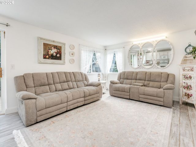 3200 Se HAMPTON Loop, Troutdale, OR 97060
