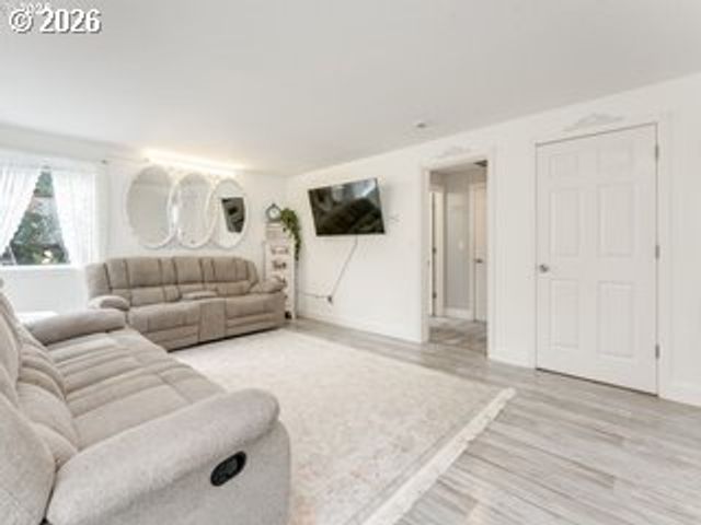 3200 Se HAMPTON Loop, Troutdale, OR 97060