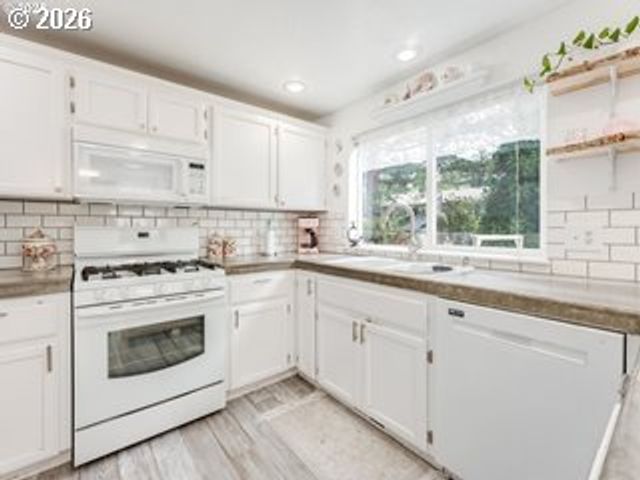 3200 Se HAMPTON Loop, Troutdale, OR 97060