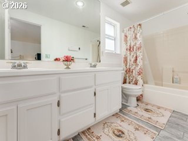 3200 Se HAMPTON Loop, Troutdale, OR 97060