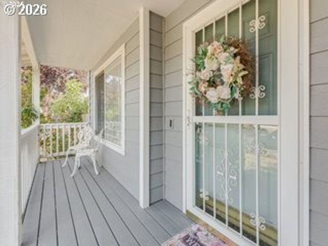 3200 Se HAMPTON Loop, Troutdale, OR 97060