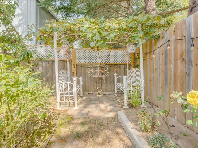 3200 Se HAMPTON Loop, Troutdale, OR 97060