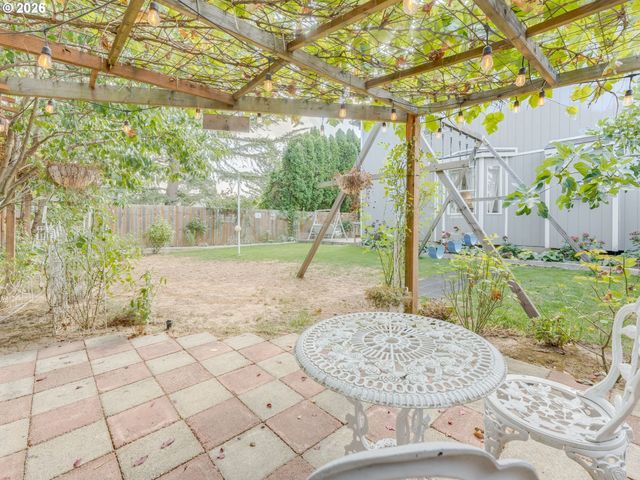 3200 Se HAMPTON Loop, Troutdale, OR 97060