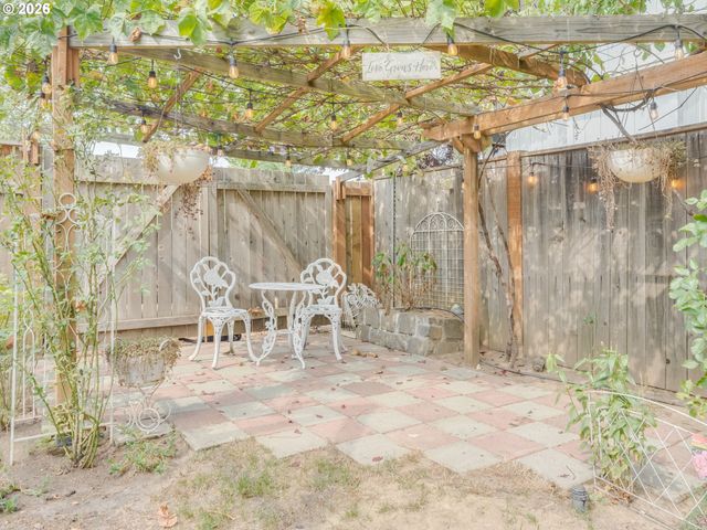 3200 Se HAMPTON Loop, Troutdale, OR 97060