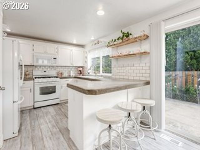 3200 Se HAMPTON Loop, Troutdale, OR 97060