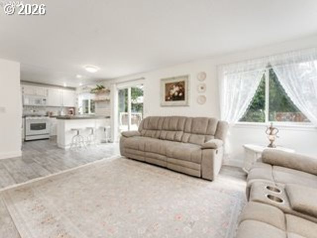3200 Se HAMPTON Loop, Troutdale, OR 97060