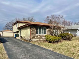 355 Pearson Circle, Naperville, IL 60563