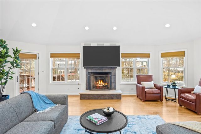 265 Dickens Street, Northfield, IL 60093