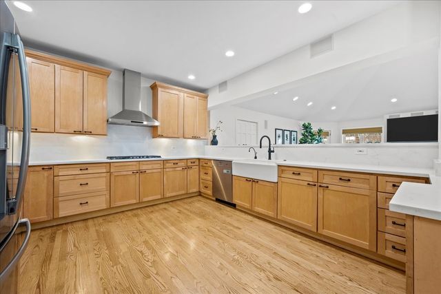 265 Dickens Street, Northfield, IL 60093