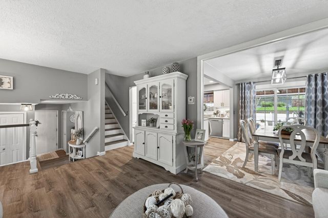 10215 39th Avenue N, Plymouth, MN 55441