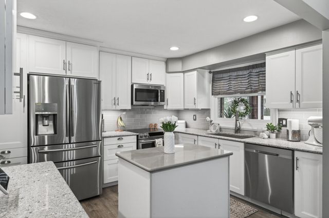 10215 39th Avenue N, Plymouth, MN 55441