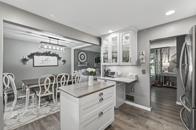 10215 39th Avenue N, Plymouth, MN 55441