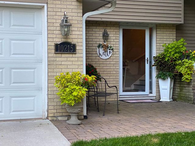 10215 39th Avenue N, Plymouth, MN 55441