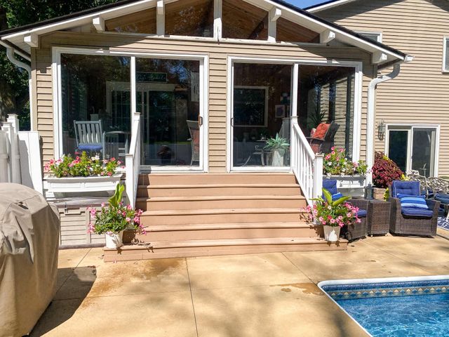 10215 39th Avenue N, Plymouth, MN 55441